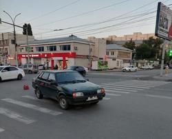 На переходе 'ВАЗ' сбил молодую женщину