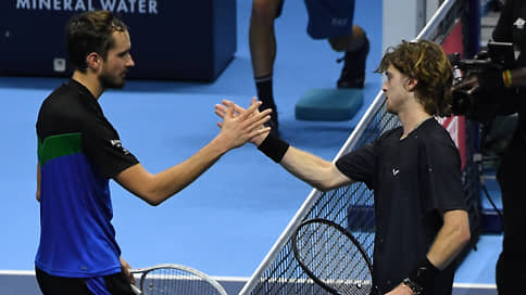 Реванш по-дружески // На итоговом теннисном турнире Nitto АТР Finals Даниил Медведев обыграл Андрея Рублева