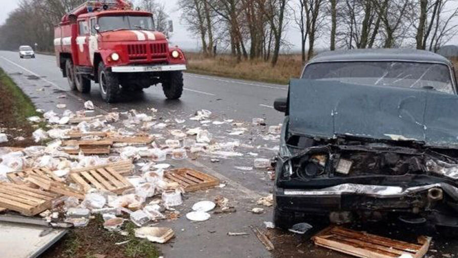 В Курской области во время ДТП из машины вывалились торты