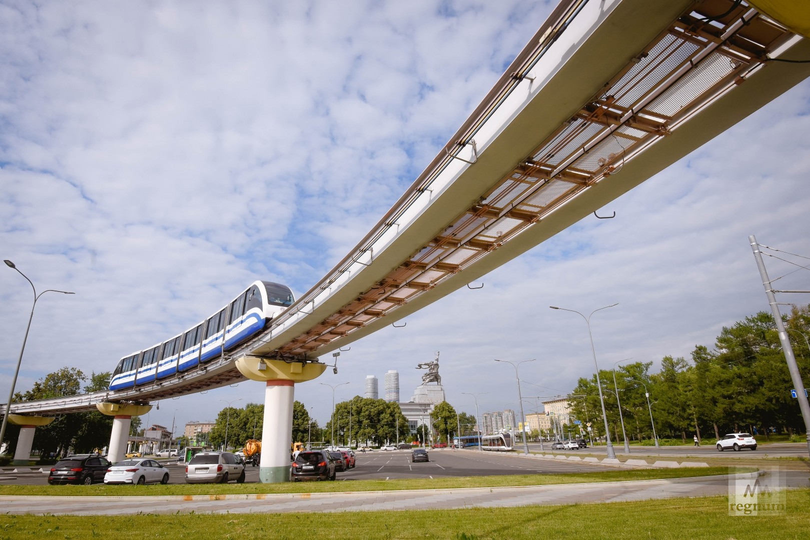 Монорельс москва. Монорельс ВДНХ. Московский монорельс 2021. ВДНХ монорельсовая дорога. Монорельс 2004.