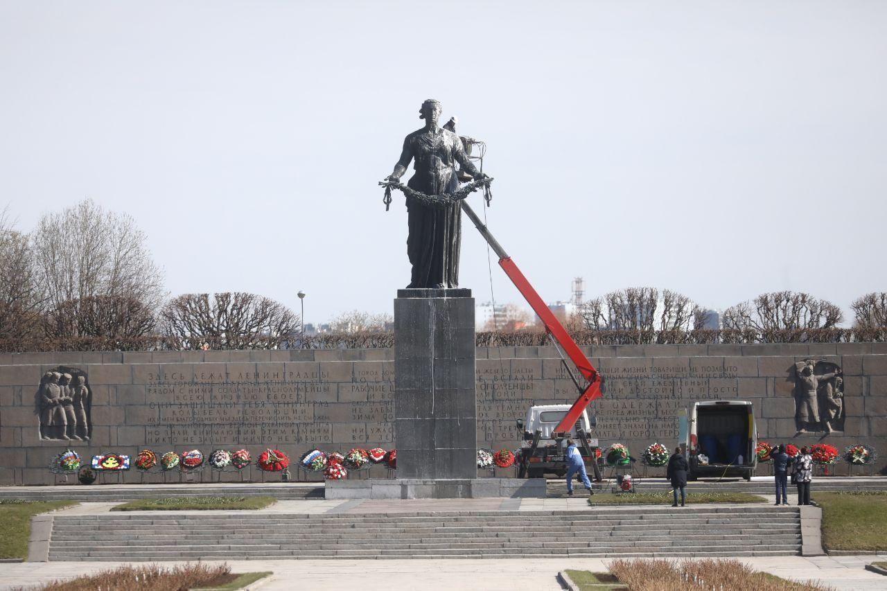 пискаревский мемориал в санкт петербурге